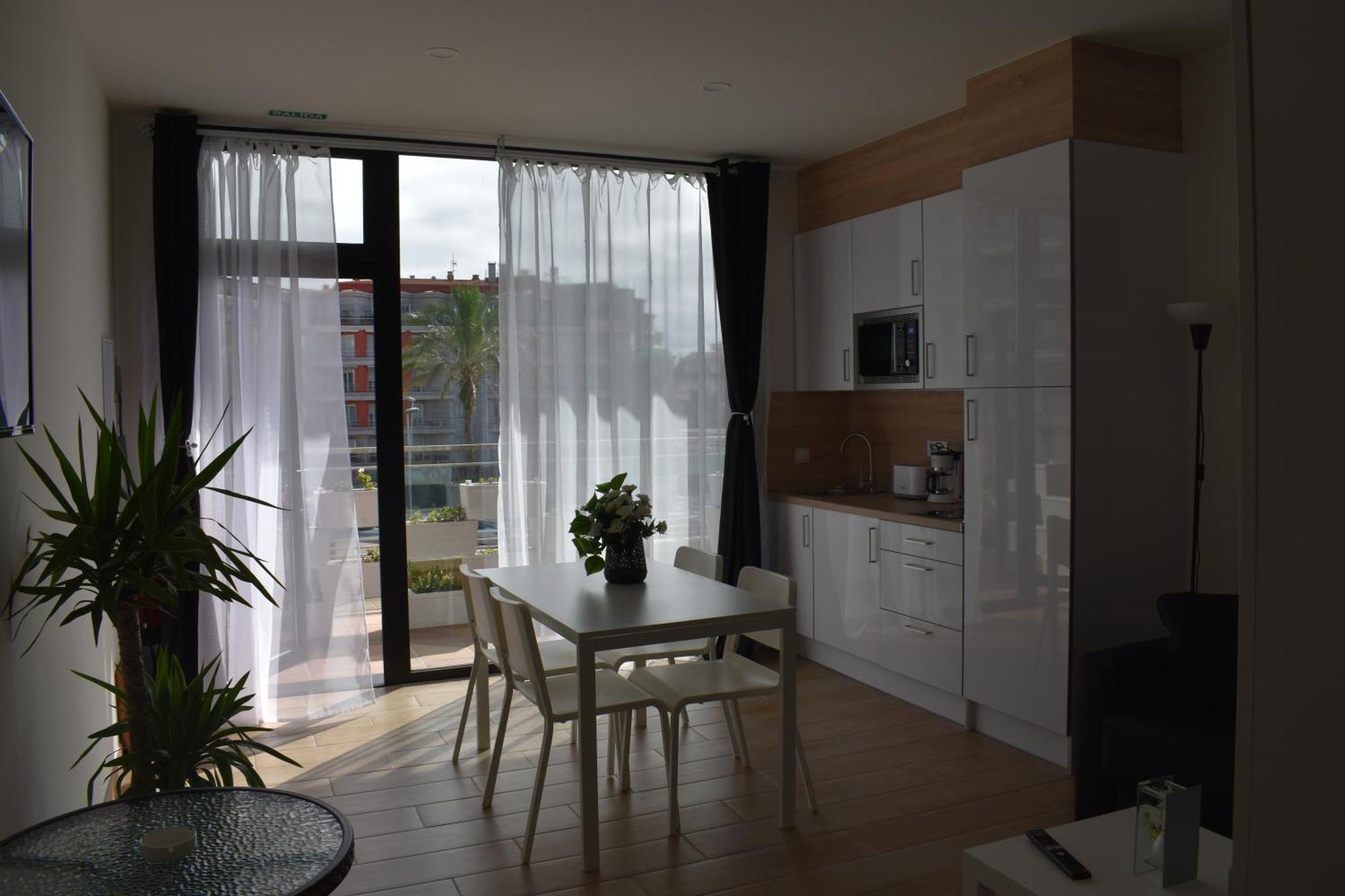 Apartamentos Silgar Plaza Санксенсо Екстериор снимка